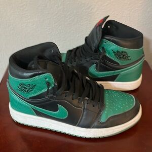 Pine green Jordan 1s Nike